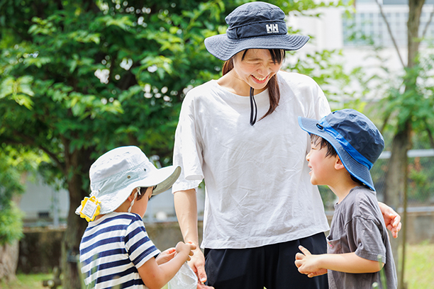 保育者の役割は「一緒に生活する大人」として子どもの主体的な生活を支えること 画像